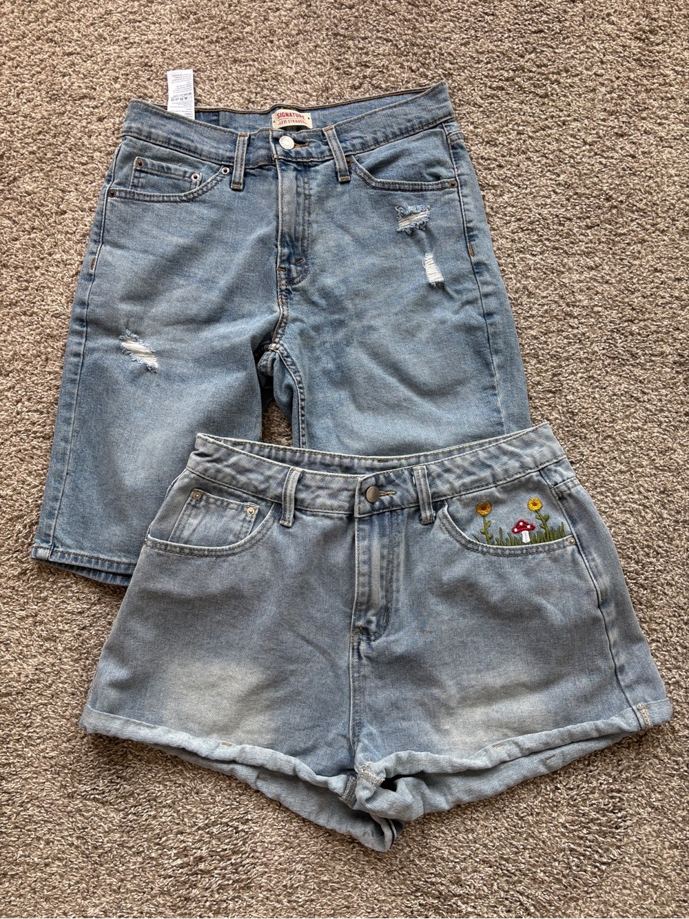 Bundle of 2 Pairs of Shorts - Levi's and Romwe - Size Large/28